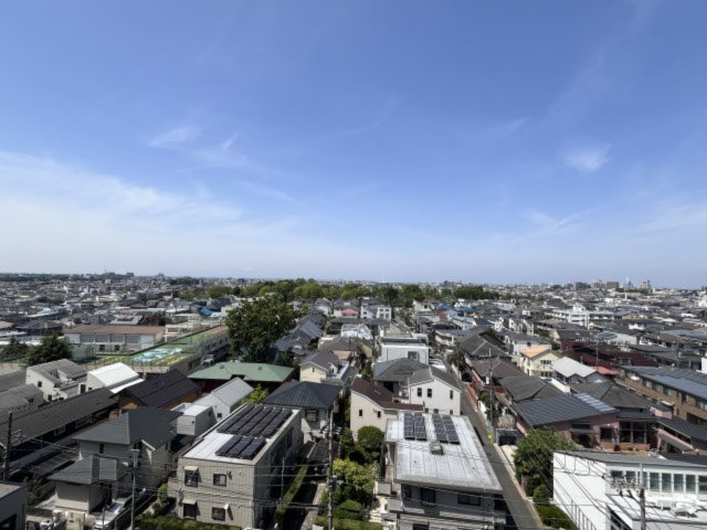 9階部分から眺める圧巻の眺望。前面には遮るものがなく気持ちよい眺望を堪能できます。
