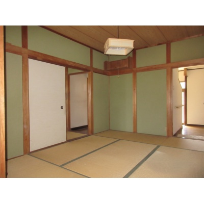 1階の和室は広縁付き。落ち着いた時間を過ごすのに適した空間です♪