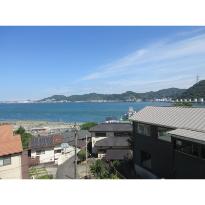 都市の喧騒から少し離れ、海と空を感じながら暮らせます☆