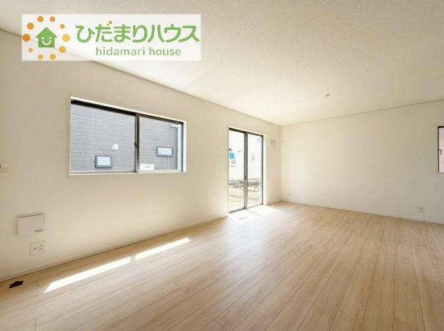 時間がない時もらくらくと車の出し入れができる並列駐車場を完備！！　（1号棟）