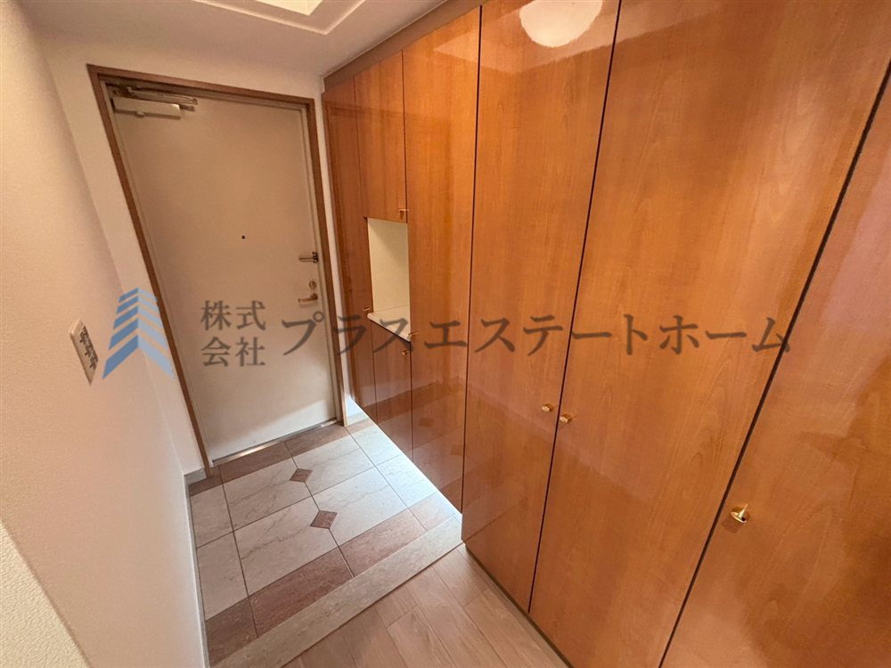 人を迎え入れる最初の場所だからこそ、清潔感があり纏まった空間にしていただけるように、大型シューズBOXを設置♪