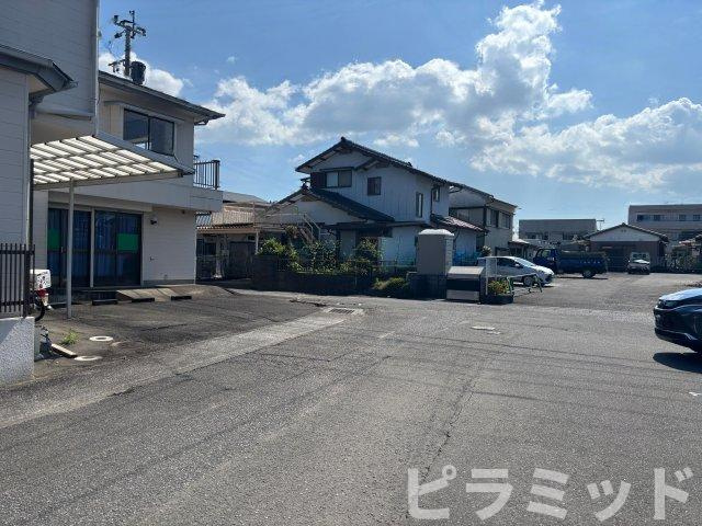 建築条件無し。セットバック要です。
