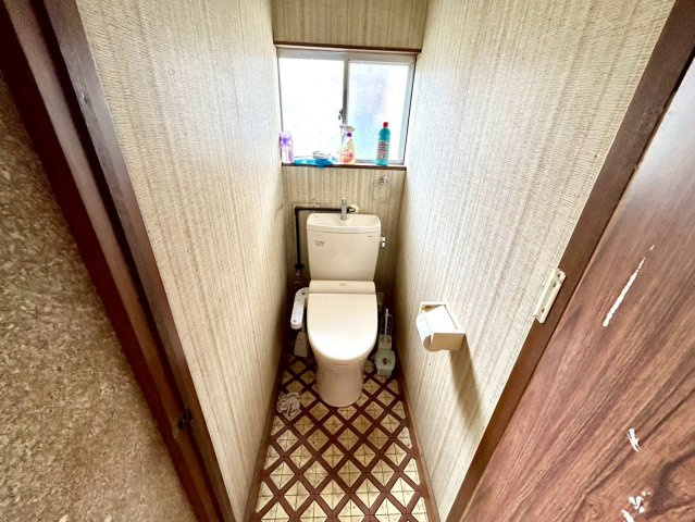 トイレは大きさや形、機能、抗菌性などが異なる多種多彩なタイプが各メーカーから出ています。それぞれに良さがあるため、事前にどういったタイプのトイレがいいのかをご家庭内で決めて、内見に行くといいでしょう。