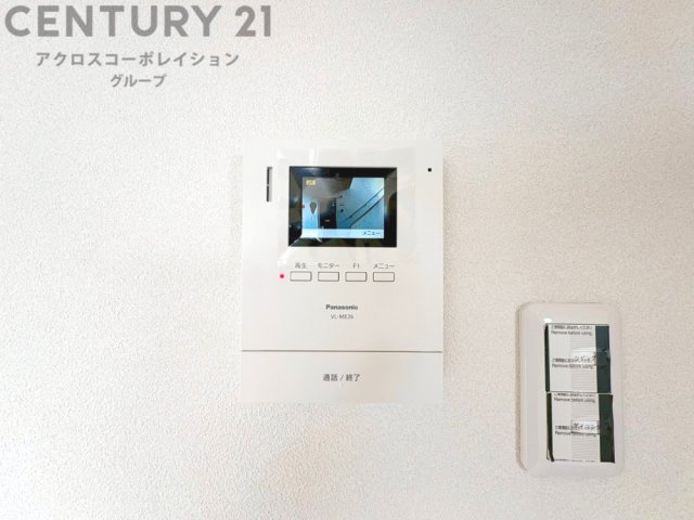訪問者が来たときにテレビ画面で確認できるため、安心してドアを開けられます。録画機能があるものもあり、留守中に来訪者を記録しておくことができます。利便性が高く、セキュリティ面でも安心です。