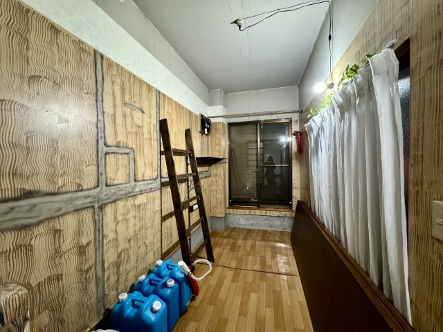1階北側の一室は収納庫として利用できます。キャンプなど趣味の物の収納には十分すぎる広さです。