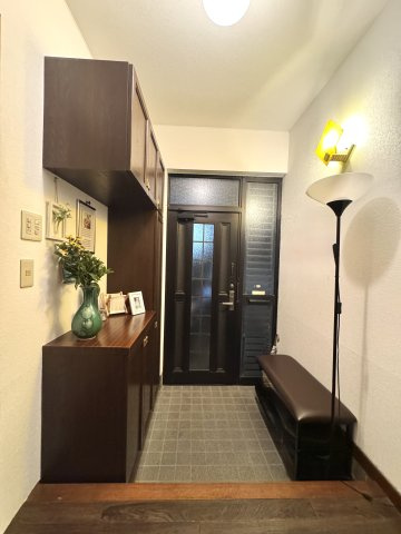 大きなシューズボックスがありすっきり片付く玄関です！