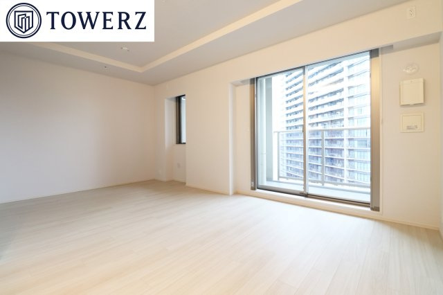 【リビングダイニング】約17.2帖！床暖房完備で冬でも足元あたたかいです☆