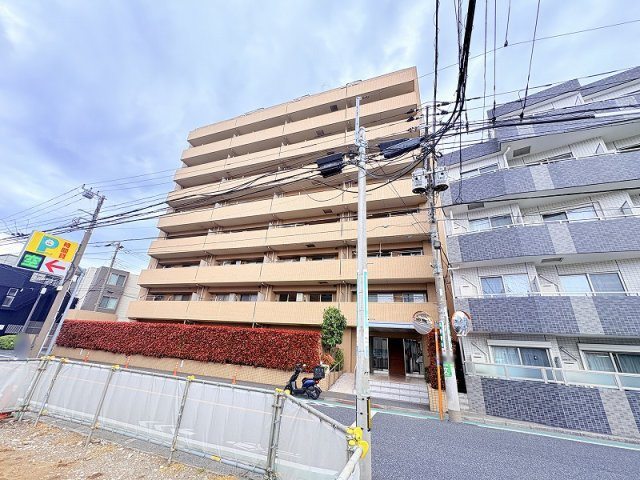 徒歩5分圏内に商業施設が充実しお買い物が大変便利です。