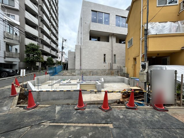 京王井の頭線「神泉」駅より徒歩3分の利便性。建築条件はなく、お好みのハウスメーカーでこだわりの住まいを実現可能です。都心にいながら、自分たちらしい自由な暮らしを形にできます♪