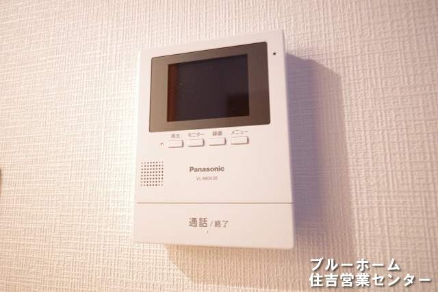 TVモニター付きのインターフォンで防犯面安心♪