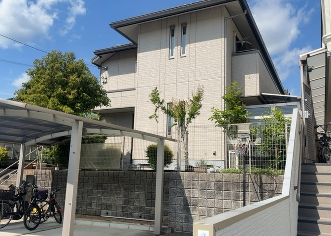 隣家の土地はどうなっているのか、生活利便施設が近くにあるのか、学校まで近いかなど、お客様のライフスタイルにあわせたイメージが重要です。また、近くにあると困る施設が近くにないかも確認するといいでしょう。