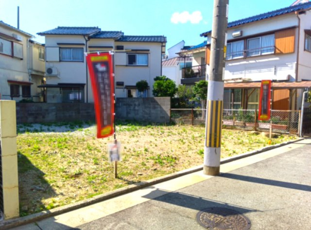 前面道路を含む現地写真です　（前面道路　約4ｍ）