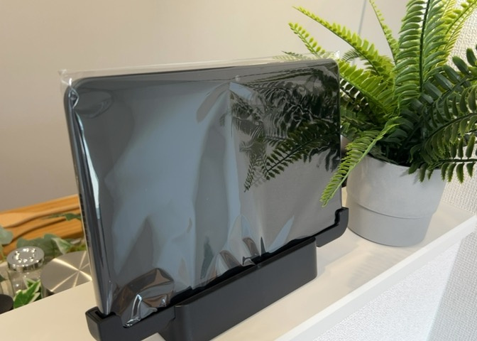 来訪者の顔を室内からしっかり確認できるＴＶモニタ付インターホンを設置。防犯性に優れており、お子様の留守番時や一人で過ごす時間帯も安心。安心で安全な暮らしをサポートする心強い設備仕様です。