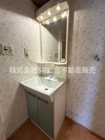 朝の身支度には欠かせない独立洗面化粧台