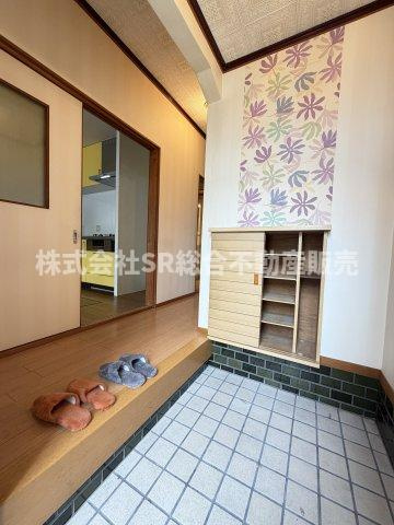 玄関にはシューズボックスもあり広めで使いやすいです！