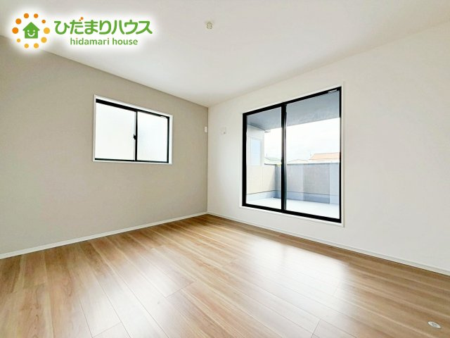 気品のある柄のアクセントクロス♪寝室をおしゃれに演出してくれます(*^^*)