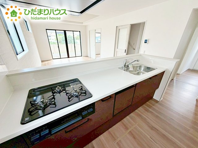 3口コンロと収納豊富なキッチンで、ママの毎日のお料理もはかどります☆