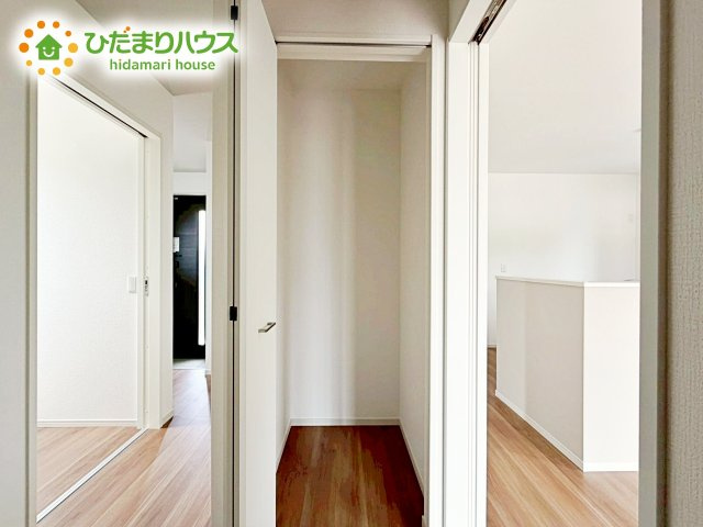 家族みんなで共同で使える便利な廊下収納！