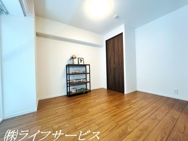 バルコニー側洋室6帖/クローゼット有
