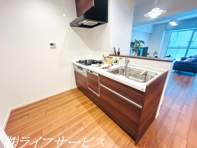 オープンスタイルのシステムキッチン
