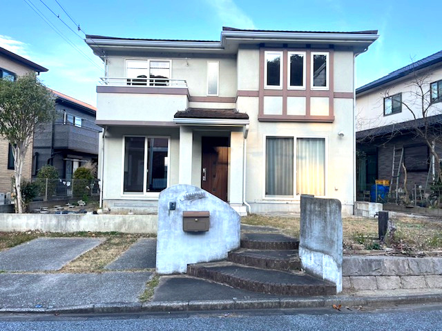 三井ホーム施工のこだわりの注文住宅です。南向きで陽当たり良好♪駐車場は2階可能です。　お庭もありガーデニングなどを楽しむことができます。　前面道路は6m公道で車の出し入れもスムーズです。閑静な住宅街。