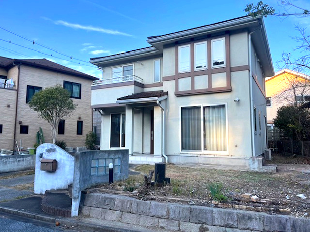 三井ホーム施工のこだわりの注文住宅です。南向きで陽当たり良好♪駐車場は2階可能です。　お庭もありガーデニングなどを楽しむことができます。　前面道路は6m公道で車の出し入れもスムーズです。閑静な住宅街。