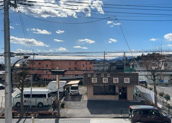 眺望を気にして物件を探す場合、前面に建物が建っていないか現地で確認しましょう！前面に建物があると景色はもちろん、日当たりや風通しにも影響が出てきます。住んだ時のことを想像しながら現地見学をしましょう。