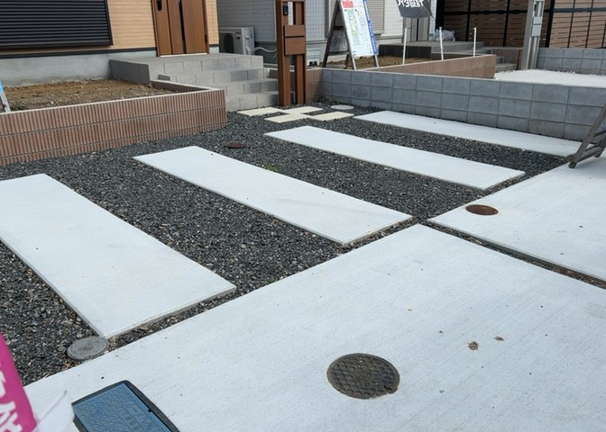 駐車場と明記されていても、最小スペースでつくられた駐車場だと大型車は駐車できなかったり、出入りしにくくなったりする可能性があります。お車のサイズと購入したい物件の駐車場のサイズを現地で確認しましょう。