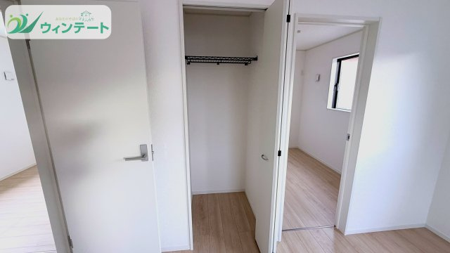 各部屋にクローゼットを設け、家族それぞれの荷物を整理整頓。快適で使いやすい住空間です。