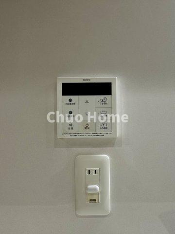 【給湯リモコン】外での一日を忘れさせてくれるオートバス機能でお好みの湯量・温度に調整された浴槽。