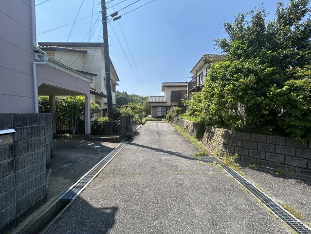 【前面道路含む現地写真】