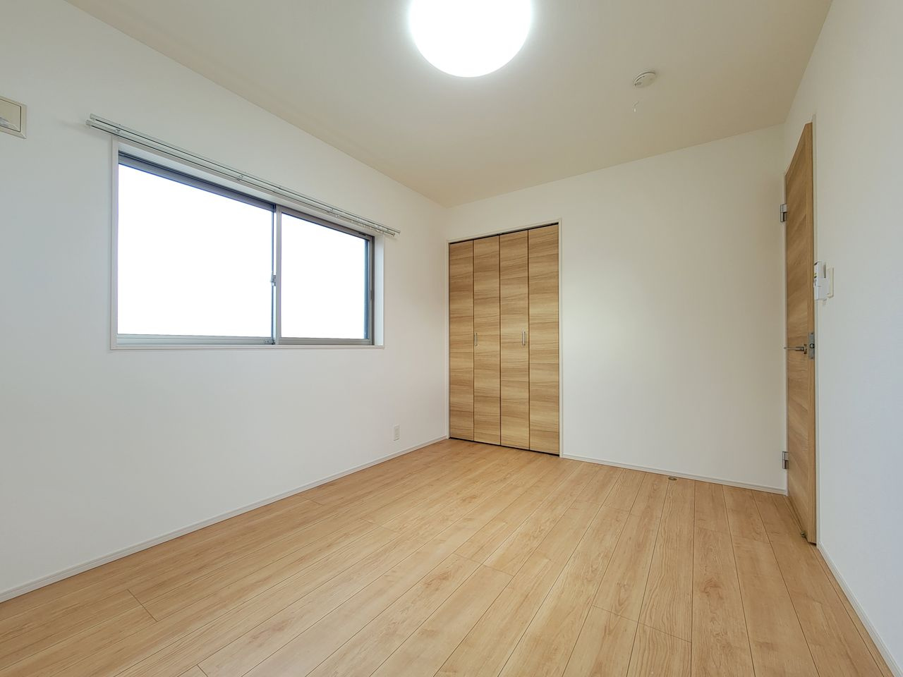 2階北側洋室6帖　南側に窓あり