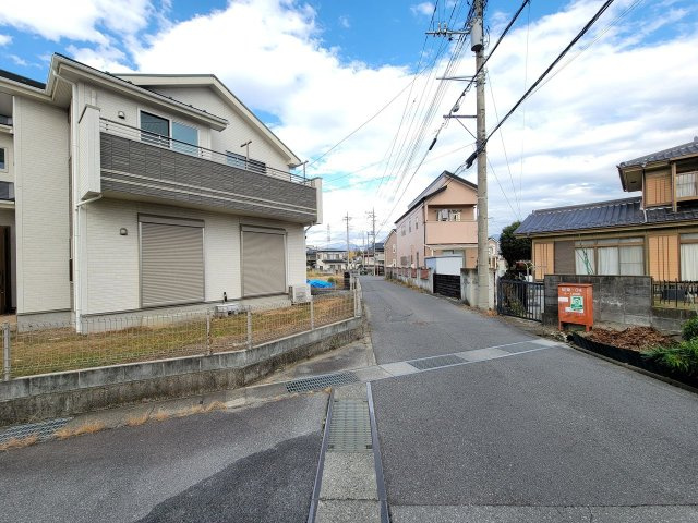 東南側前面道路