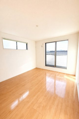 使い勝手のいい洋室です