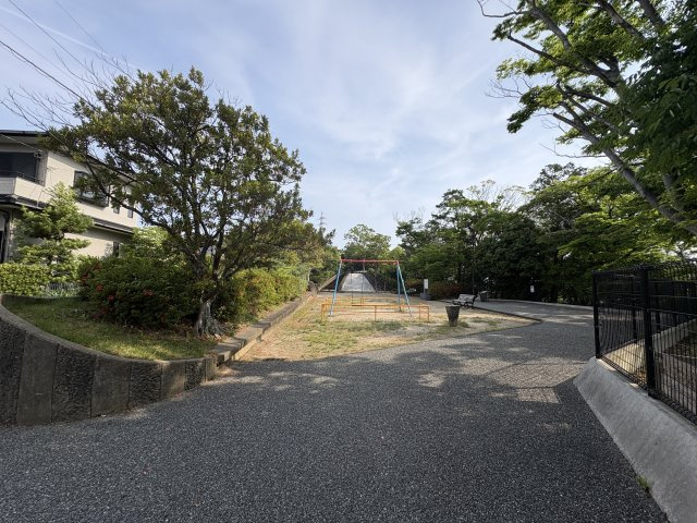 遊具もある公園なのでお子様にも嬉しい！
