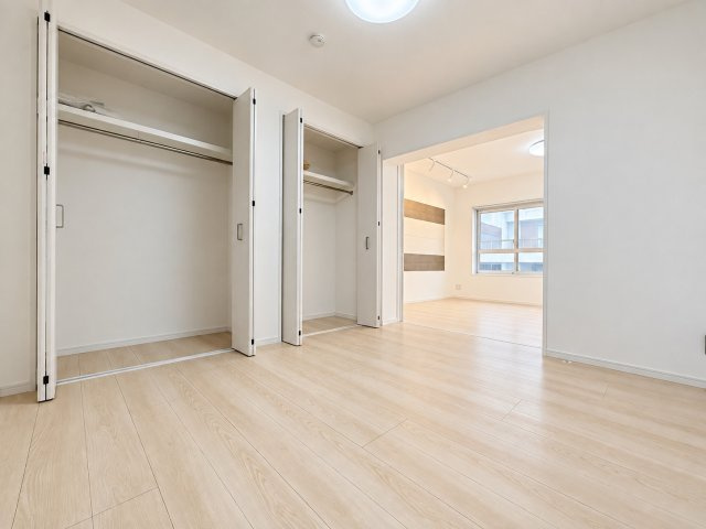 ◆気持ちの良い風が室内へ入り込む居室。家具を配置しても広々ご利用いただけます！！