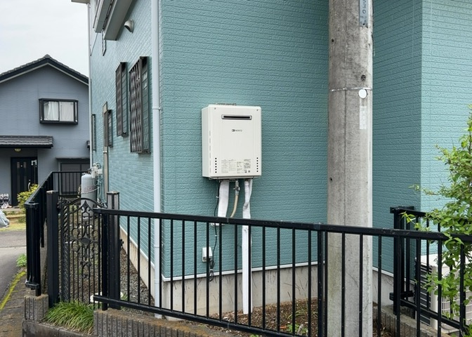 省エネ給湯器とは従来型の給湯器より熱効率が高く、少ない燃料でたくさんのお湯を沸かすことが出来る高効率な給湯器のことを指します。また、省エネ給湯器には種類があり、利便性や効果なども様々です。