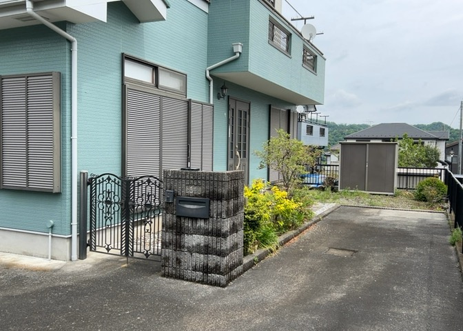 玄関は家の顔と言っても過言ではありません。現地を見学する際は玄関の広さや全体のバランスなどを見てみるといいでしょう。一般的なアプローチのしやすさだけではなく、お年寄りにも優しい設計のものだと安心です。