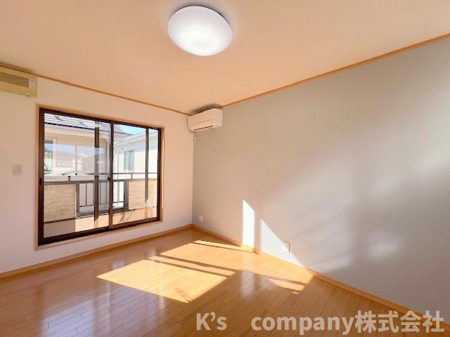 洋室7.7帖◇バルコニーに出入りができるお部屋で主寝室におすすめです◇
