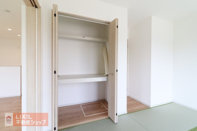 【収納】1階和室の収納スペース。押し入れタイプでたっぷり収納できます。