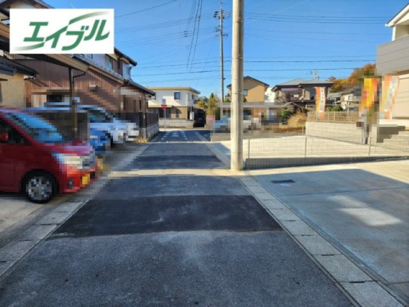 前面道路含む現地写真です
