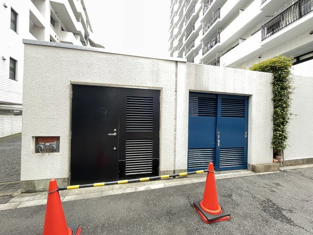 敷地内にゴミ捨て場もあり、忙しい朝も安心です。　