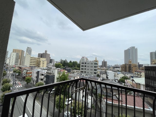 前面棟無しで南向きのバルコニーは、陽当たり・通風・眺望良好です。　