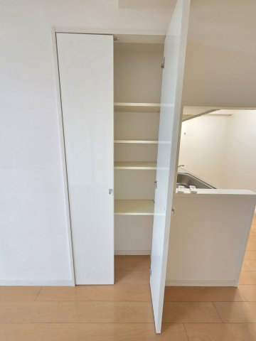 リビングダイニング　収納