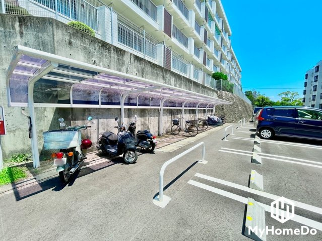 屋根付きなので、雨や風、直射日光から自転車を守ることができます。