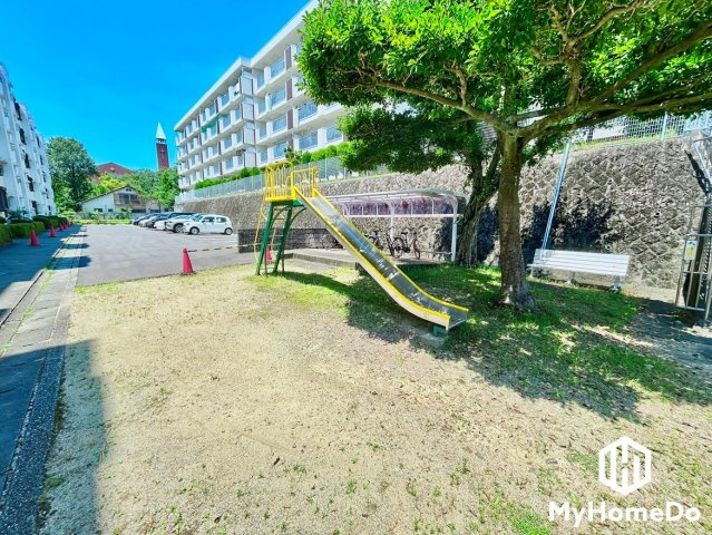 敷地内でお子さまと気軽に外時間を楽しめそうな、ゆとりある住環境です。