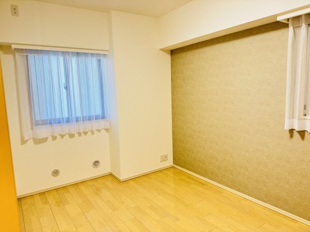 ～6.5帖の主寝室　アクセントカラーがオシャレなお部屋です～