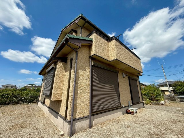 広々とした敷地約112坪！オール電化！ゆとりある全居室8帖！納戸×2か所！全居室収納付き！収納豊富な4LDK！1階に水回りの集中した家事ラク動線！駐車スペース2台可(車種による)！
