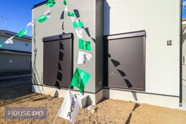 【防犯設備】防犯面だけでなく、断熱や防音効果も期待できるシャッター付！