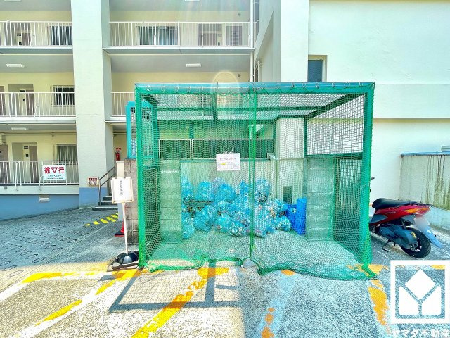 衛生面への配慮もうかがえる、心地よく利用できるごみ置き場です。